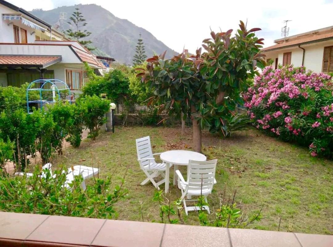 피라이노 Casa Con Giardino E Terrazzo Vicino Al Mare 빌라 외부 사진